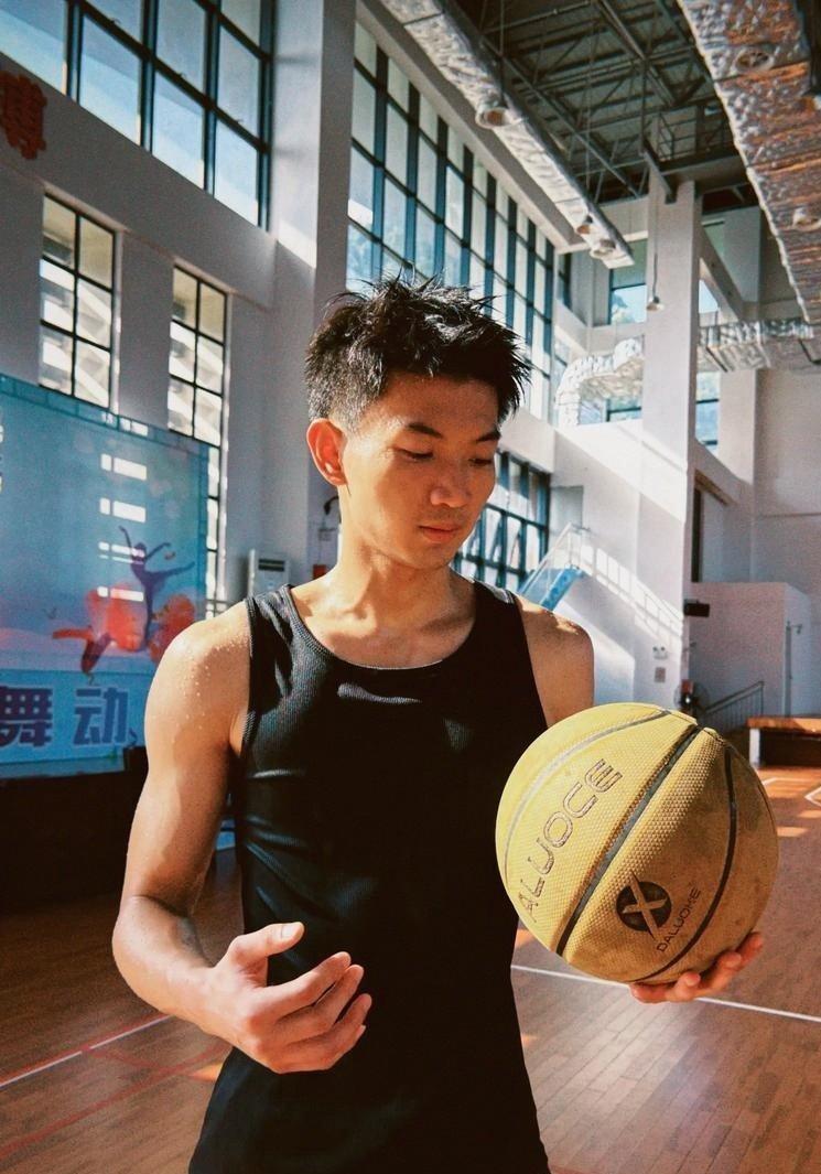 乐鱼vip注册-朱芳雨早已注意他3年，15岁身高2米07，11投全中，真是个好苗子