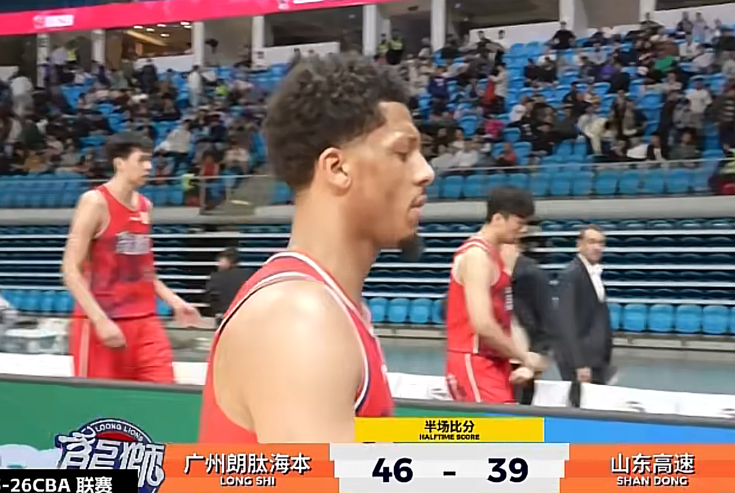 Leyu Sports-连续盖帽！CBA解说点赞徐昕：进步肉眼可见，广州队内线支柱