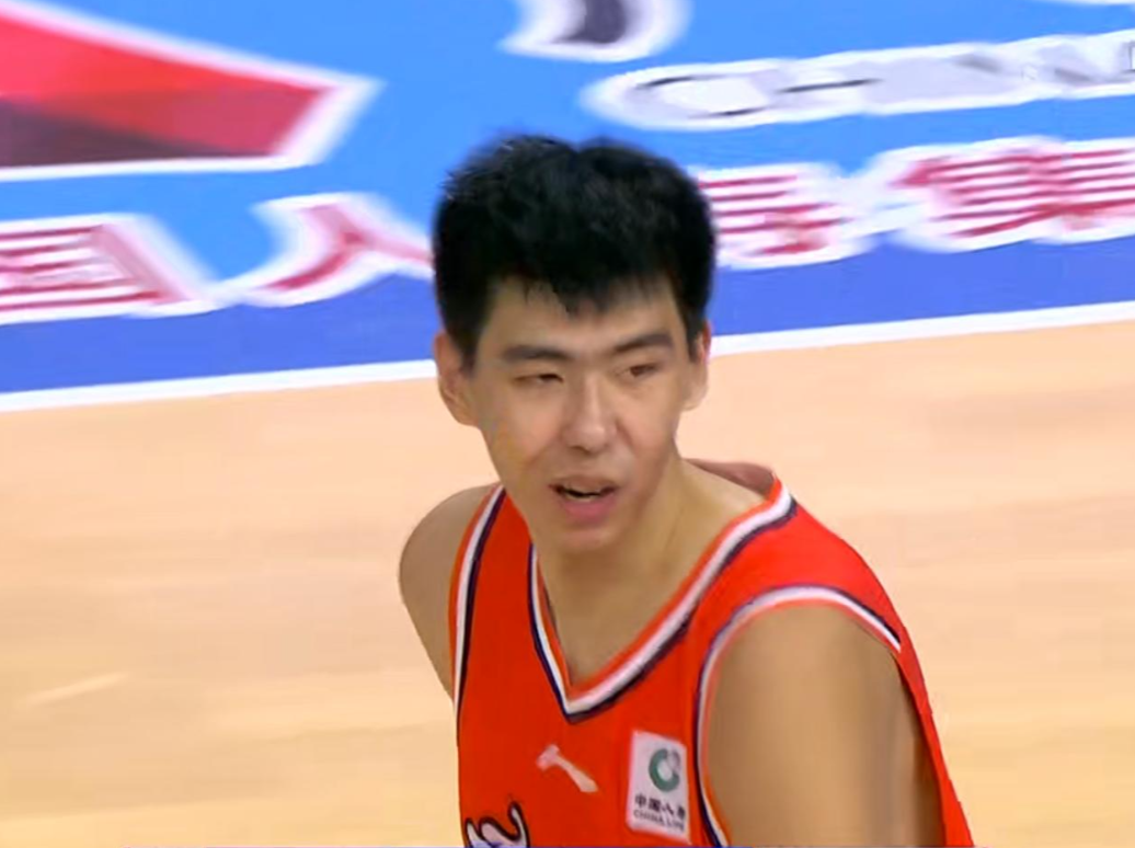 Leyu Sports-连续盖帽！CBA解说点赞徐昕：进步肉眼可见，广州队内线支柱