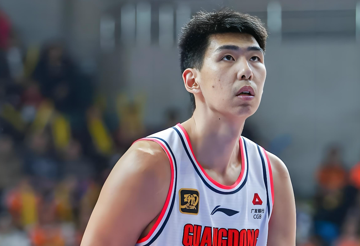Leyu Sports-连续盖帽！CBA解说点赞徐昕：进步肉眼可见，广州队内线支柱