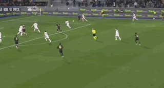 1771026659768074593.gif leyu.com-【意甲】莫德里奇制胜豁牙失点 AC米兰2比1客胜比萨