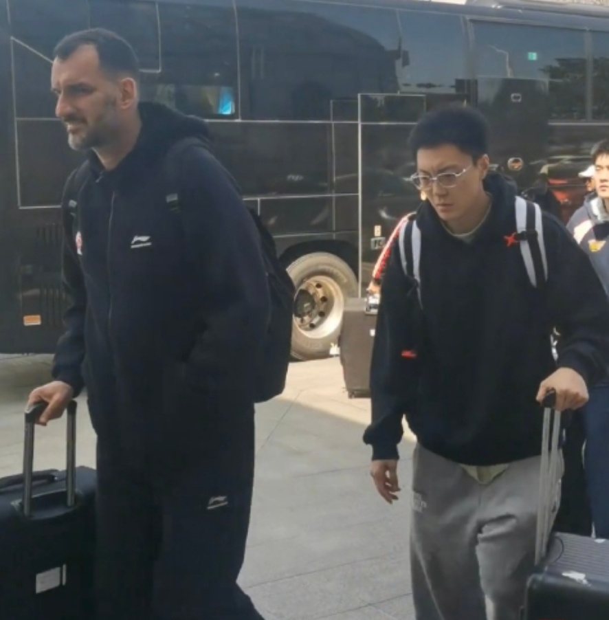 乐鱼体育官网网页版-胡明轩做出1个重要的决定,球迷很开心!