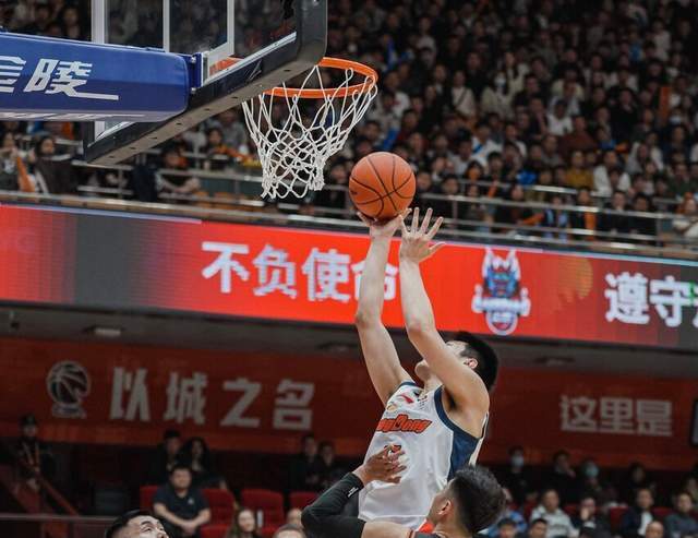 生涯之夜!18岁王洪泽8中7超高效率砍22分8板4助,杜锋:再接再厉